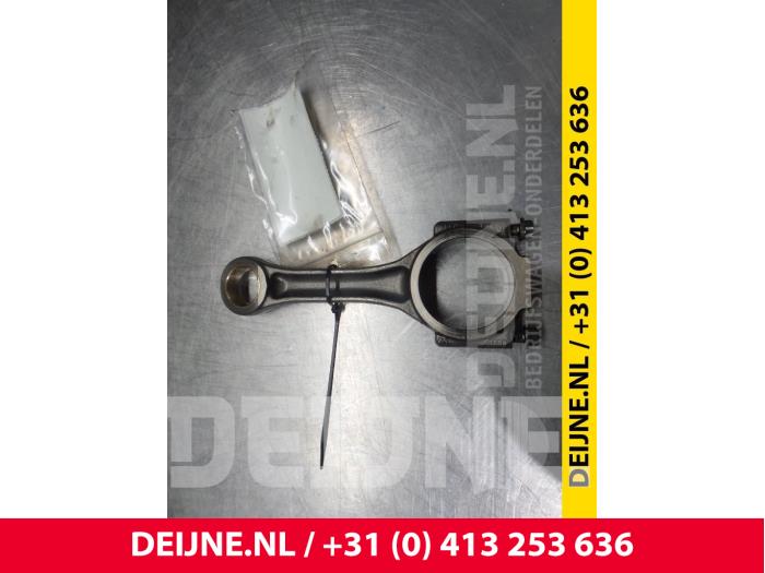 Gebruikte Drijfstang Volkswagen Crafter Prijs € 121,00 Inclusief btw aangeboden door van Deijne Onderdelen Uden B.V.