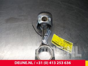 Gebruikte Drijfstang Volkswagen Transporter Prijs € 72,60 Inclusief btw aangeboden door van Deijne Onderdelen Uden B.V.