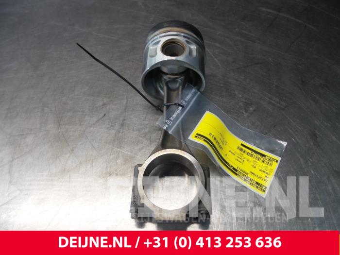 Gebruikte Drijfstang Volkswagen Transporter Prijs € 72,60 Inclusief btw aangeboden door van Deijne Onderdelen Uden B.V.