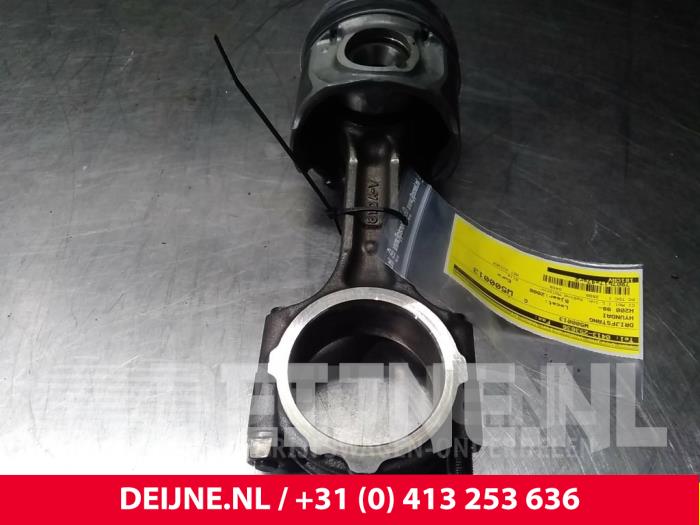 Gebruikte Drijfstang Hyundai H200 Prijs € 90,75 Inclusief btw aangeboden door van Deijne Onderdelen Uden B.V.
