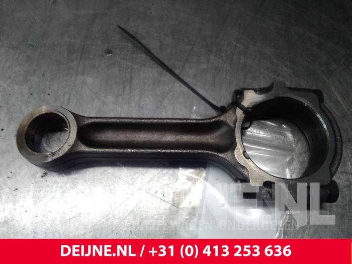 Gebruikte Drijfstang Nissan Cab Star Prijs € 72,60 Inclusief btw aangeboden door van Deijne Onderdelen Uden B.V.