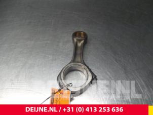 Gebruikte Drijfstang Iveco New Daily Prijs € 60,50 Inclusief btw aangeboden door van Deijne Onderdelen Uden B.V.