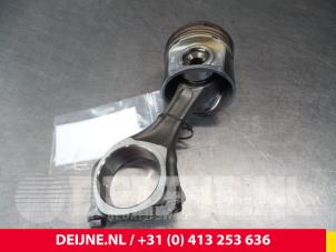 Gebruikte Drijfstang Iveco New Daily Prijs € 121,00 Inclusief btw aangeboden door van Deijne Onderdelen Uden B.V.