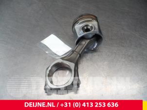 Gebruikte Drijfstang Iveco New Daily Prijs € 60,50 Inclusief btw aangeboden door van Deijne Onderdelen Uden B.V.