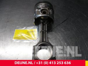 Gebruikte Drijfstang Renault Master Prijs € 90,75 Inclusief btw aangeboden door van Deijne Onderdelen Uden B.V.