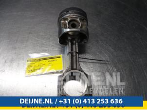 Gebruikte Drijfstang Renault Master Prijs € 90,75 Inclusief btw aangeboden door van Deijne Onderdelen Uden B.V.