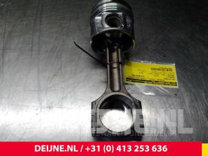 Gebruikte Drijfstang Renault Master Prijs € 90,75 Inclusief btw aangeboden door van Deijne Onderdelen Uden B.V.