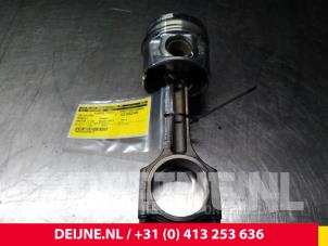 Gebruikte Drijfstang Renault Master Prijs € 90,75 Inclusief btw aangeboden door van Deijne Onderdelen Uden B.V.