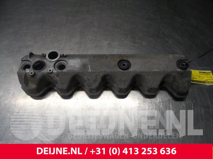 Volkswagen Crafter Rocker cover O62556