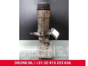 Gebruikte Oliefilterhuis Audi A4 Quattro (B7) 2.0 TDI Prijs € 90,00 Margeregeling aangeboden door van Deijne Onderdelen Uden B.V.