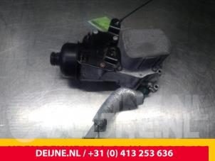 Gebruikte Oliefilterhuis Ford Transit Courier 1.6 TDCi Prijs € 60,50 Inclusief btw aangeboden door van Deijne Onderdelen Uden B.V.