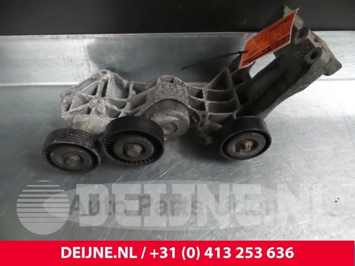 Gebruikte Spanrol Multiriem Mercedes B (W245) 1.7 B-170 16V Prijs € 50,00 Margeregeling aangeboden door van Deijne Onderdelen Uden B.V.
