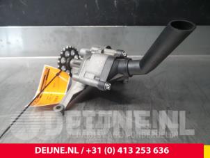 Mercedes Sprinter Oil pump O62722 photo 2