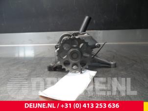 Mercedes Sprinter Oliepomp O62728 foto 2
