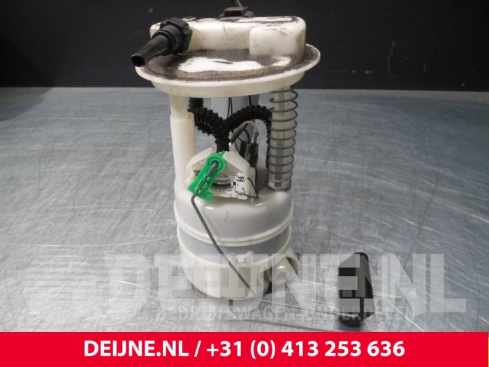 Gebruikte Brandstofpomp Elektrisch Renault Clio Prijs € 10,00 Margeregeling aangeboden door van Deijne Onderdelen Uden B.V.