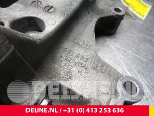 Volkswagen Crafter Stütze Dieselpumpe O63479 foto 3