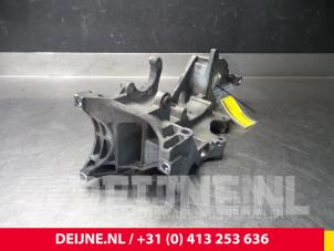 Volkswagen Crafter Stütze Dieselpumpe O63479 foto 2