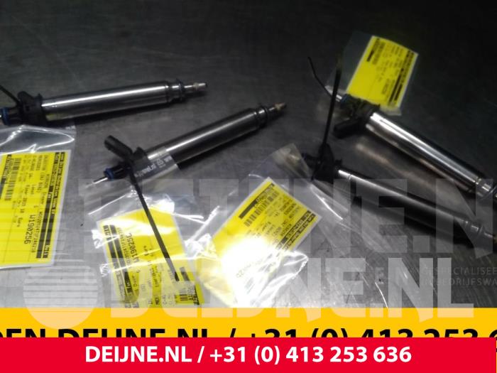Mercedes C-Klasse Injector (benzine injectie) O64031