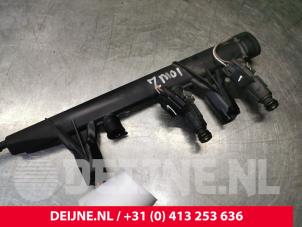 Peugeot 208 Injector (petrol injection) O64038 photo 2