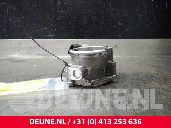 Audi A4 Throttle body O64113
