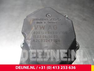 Volkswagen Caddy Drosselklappengehäuse O64311 foto 4
