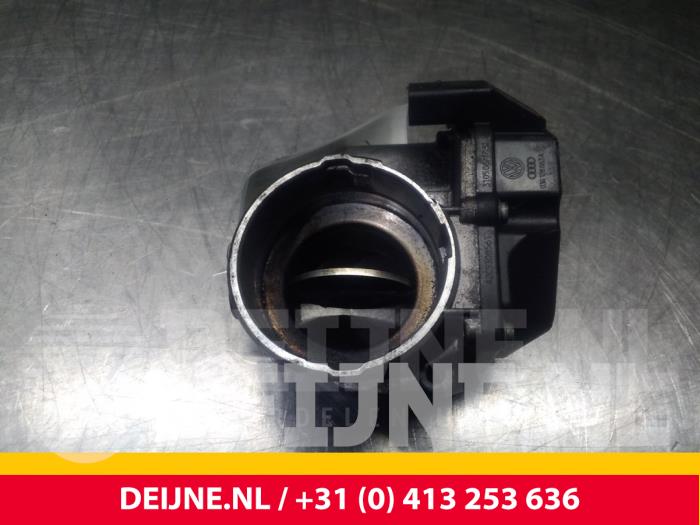 Volkswagen Passat Throttle body O64327