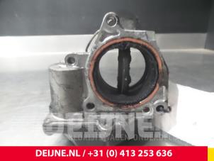 Volkswagen Passat Throttle body O64331 photo 2