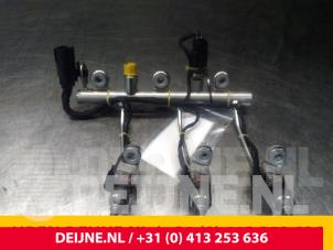 Opel Adam Fuel injector nozzle O64618 photo 2