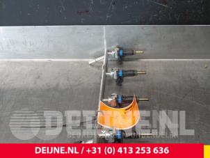 Opel Astra Fuel injector nozzle O64629 photo 3
