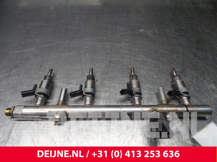 Volkswagen Golf Einspritzdüse (Einspritzer) O64646