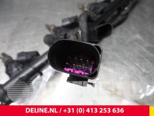Volkswagen Golf Einspritzdüse (Einspritzer) O64647 foto 3