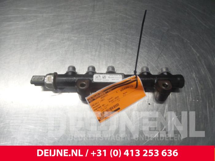 Peugeot Partner Fuel injector nozzle O64688