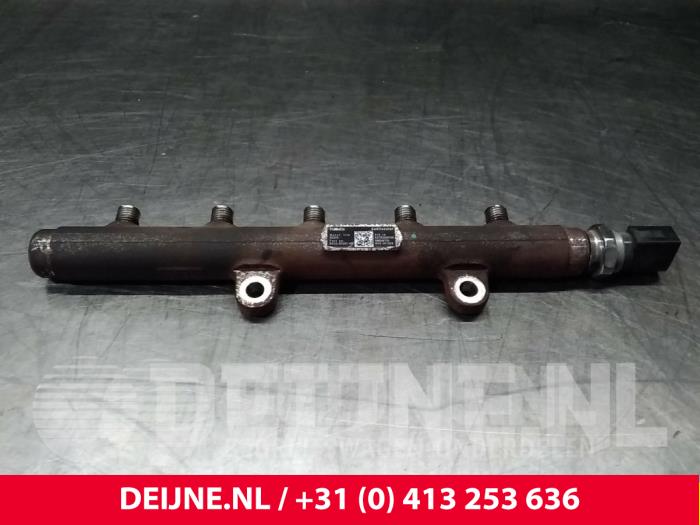 Peugeot Boxer Fuel injector nozzle O64689
