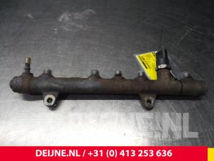 Renault Trafic Fuel injector nozzle O64694 photo 2