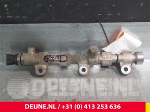 Renault Trafic Fuel injector nozzle O64697 photo 2
