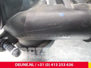 Mercedes Sprinter Thermostat housing O64725 photo 3