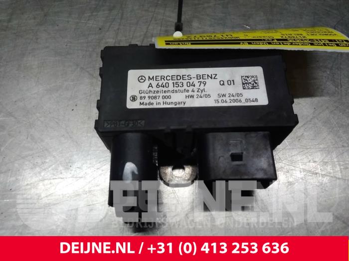 Mercedes B-Klasse Glow plug relay O64743