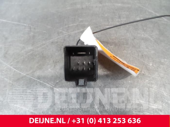 Volkswagen Crafter Glow plug relay O64762