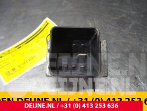 Peugeot Partner Glow plug relay O64797 photo 3