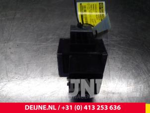 Renault Trafic Voorgloei Relais O64807 foto 2