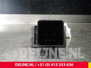 Renault Trafic Voorgloei Relais O64807 foto 3