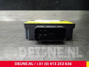 Volkswagen Transporter Voltage stabiliser O64825 photo 3