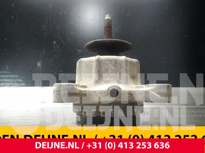 Motorsteun van een Ford Transit 2015