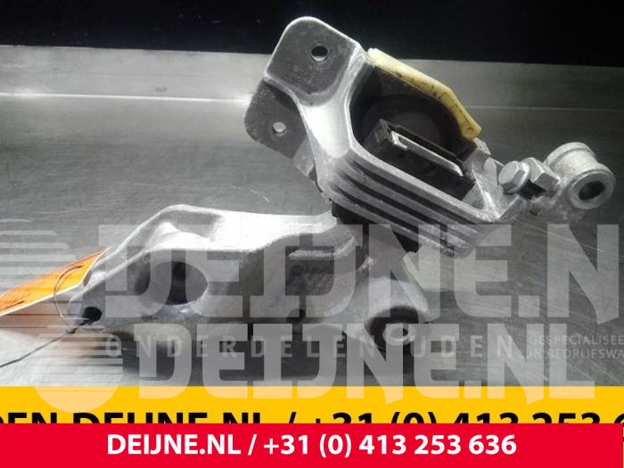 Mercedes Vito Motorsteun O66331