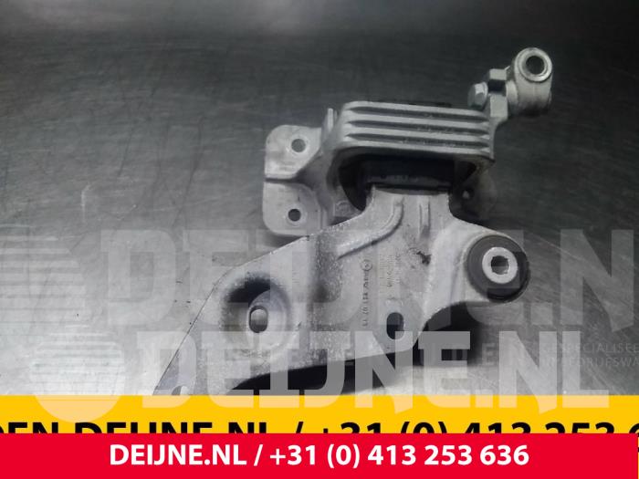 Mercedes Vito Engine mount O66340