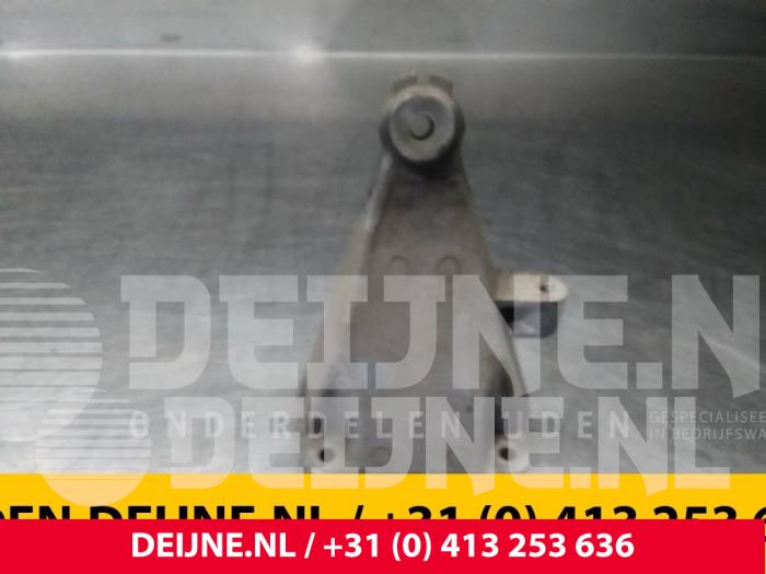 Gebruikte Motorsteun Mercedes Sprinter Prijs € 12,10 Inclusief btw aangeboden door van Deijne Onderdelen Uden B.V.