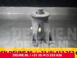 Volkswagen Transporter Engine mount O66361 photo 2