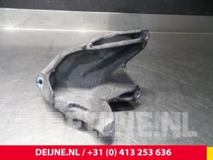 Volkswagen Crafter Engine mount O66368 photo 2