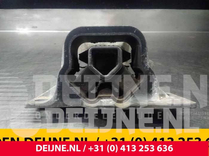 Motorsteun van een Renault Clio III (BR/CR) 1.2 16V 75 Hi-Flex 2009