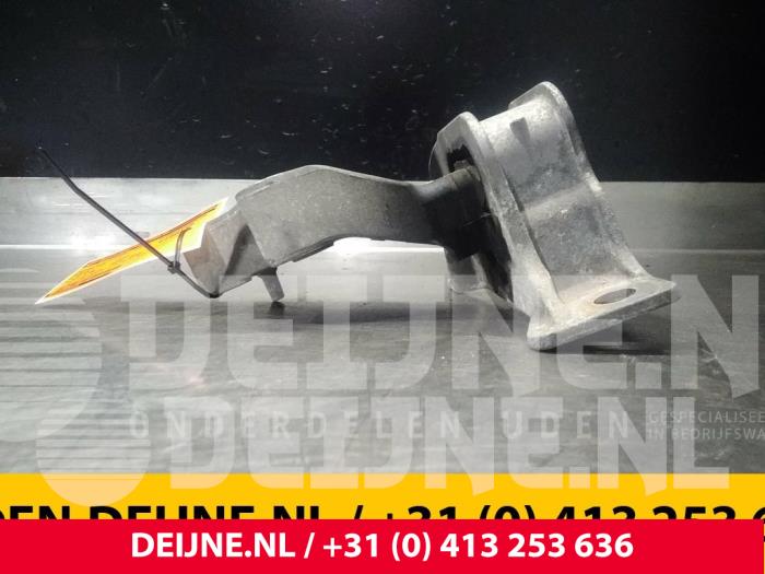 Gebruikte Motorsteun Renault Clio III (BR/CR) 1.2 16V 75 Hi-Flex Prijs € 25,00 Margeregeling aangeboden door van Deijne Onderdelen Uden B.V.